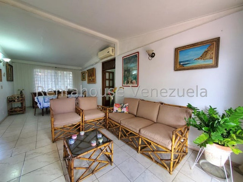 Amplia Y Confortable Casa En Venta Urb. Fundación Mendoza, Maracay 25-6542 Hc