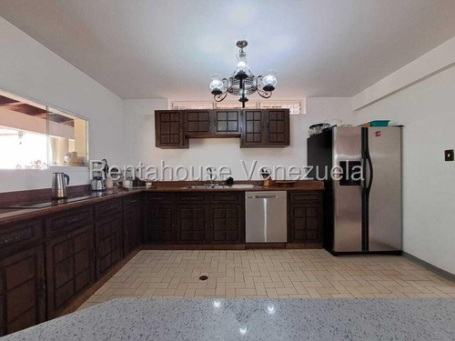 Casa En Venta En Santa Paula Caracas Calle Cerrada Pozo Agua