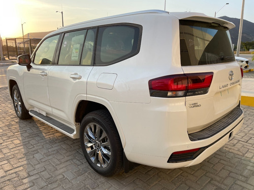 Imagen 5 de 20 de Toyota Land Cruiser 300