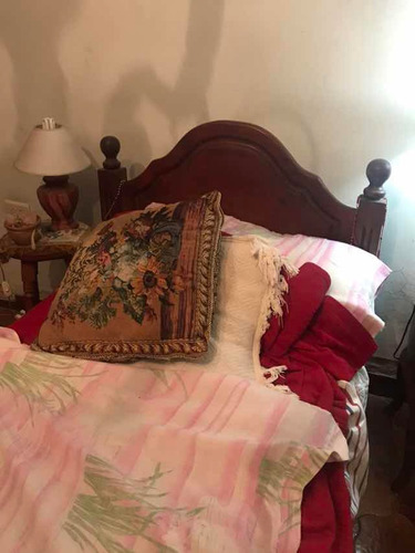 Cama De Algarrobo De 1plaza 1/2. Precio Por Unidad. Hay 2 .