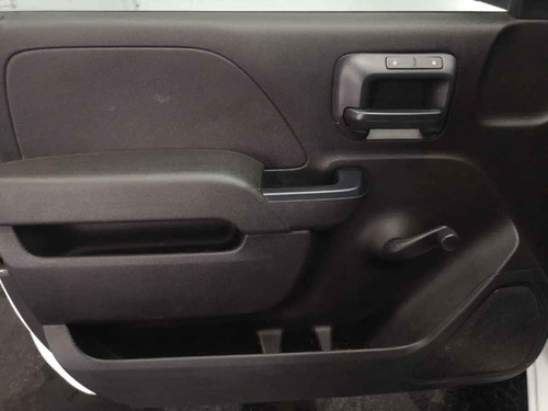 Imagen 7 de 15 de Chevrolet Silverado 2018 2p Ls Cab Regular V8/5.3 Aut 4x4