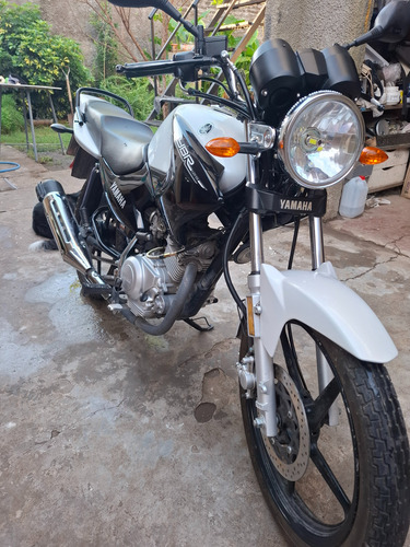 Yamaha Ybr 125 Ed Modelo 2023 Con Tan Solo 14,000klm