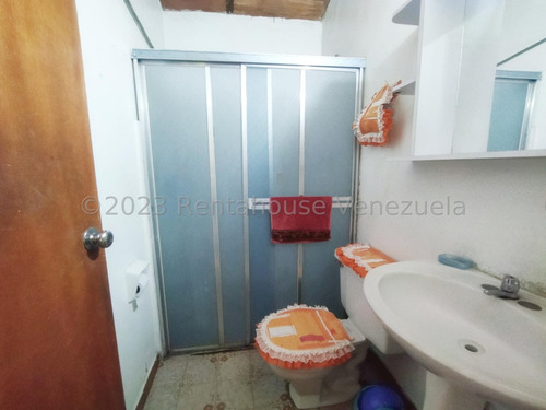 Amplia Casa En Venta Con Anexo Servicio De Internet Excelente Precio Los Samanes Maracay Estef 23-21298
