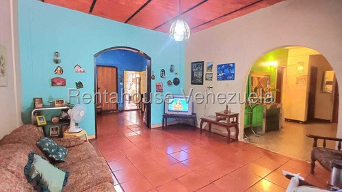 Raiza Suarez Vende Terreno De 347 Mts2 Con Construcción De Un Casa En Excelente Punto Comercial De La Urb Fundalara 2 5 2 4 5 9 8 Baqto, Para Remodelar O Reconstruir Es Ideal Para Inversionistas