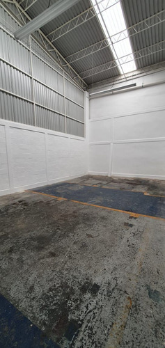 Bodega En Condominio De 90m2 Para Distribucion,almacenamiento U Operaciones