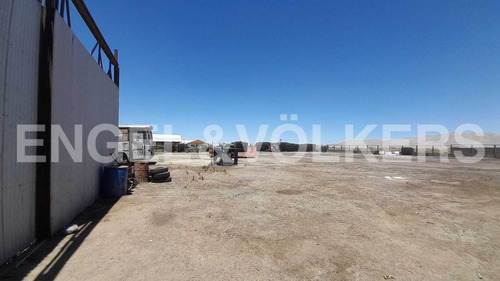 Venta De Hostal Funcionando Con Casa Amoblada En Parcela.