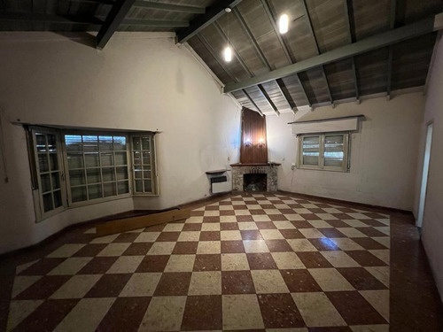 Imagen 10 de 13 de En Venta Y Alquiler (solo Comercial) | Hermosa Propiedad En Moreno Sobre Av. Libertador Al 1100 | Amplios Espacios | Parque |