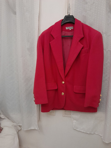 Blazer Paño Fucsia,leticia Carossella,botones Dorados.