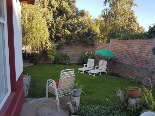 Casa 2 Dormitorios (uno En Suite), Dos Baños, Parrilla, Más.