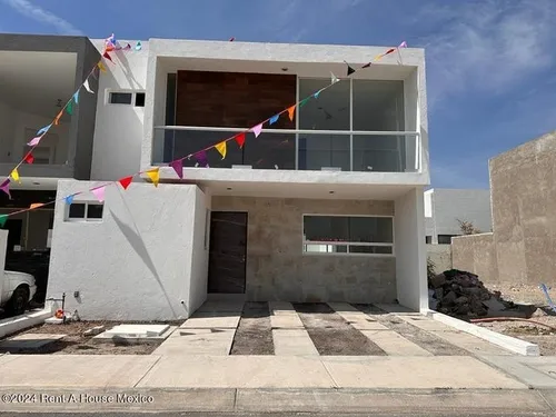 Casa De 4 Recámaras Con 1 En Planta Baja - Venta. El Mirador