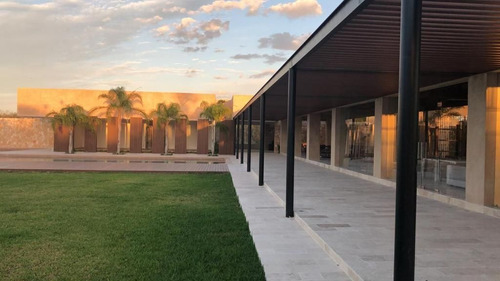Casa En Venta En Privada Con Amenidades Y Seguridad En Mérida, Yucatán