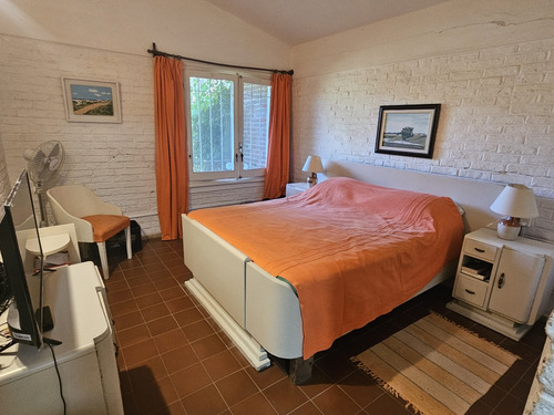 Venta Casa 2 Dormitorios Solís Con Cochera, Piscina Y Anexo
