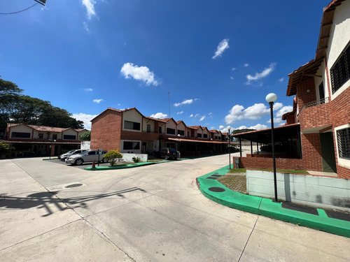 Townhouse Cumaca Resd. La Fuente (oaf)