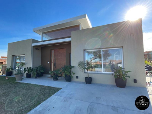 Imagen 1 de 28 de Casa - Puertos Del Lago