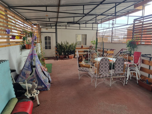 Se Vende Casa De 2 Pisos En Sector Centro Sur, Calle Díaz Ga