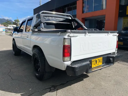 Nissan Frontier Np300 Mt 2.4 4x2