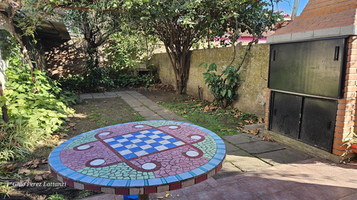 Venta Casa 2 Ambientes 1 Dormitorio En Caseros, Jardín Parrilla