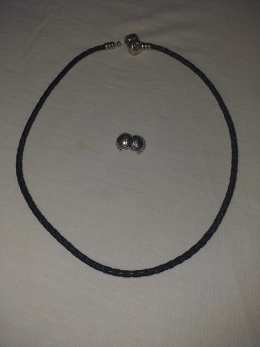 Imagen 4 de 4 de Pulsera Doble De Cuero Pandora Con 1 Charm Edición Limitada