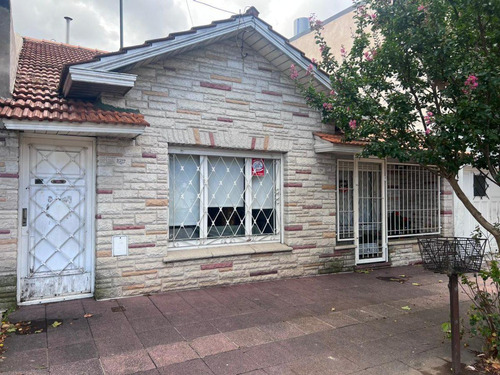 Casa En Venta - 3 Dormitorios 1 Baño - 150mts2 - Mar Del Plata