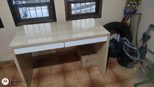 Mesa De Escritório Usado Mais Em Perfeito Estado. 