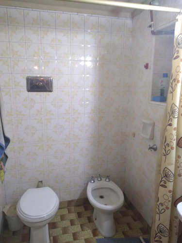 Imagen 14 de 21 de Casa De 5 Ambientes En 2 Plantas A Refaccionar En Muy Buena Zona De Olivos .