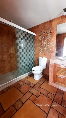 Excelente Oportunidad, Enorme Casa Con Preciosa Vista Al Lago!