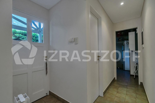 Impecable Casa En Barrio La Masia, Pilar