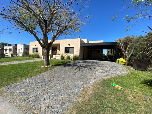 Hermosa Casa En Una Planta