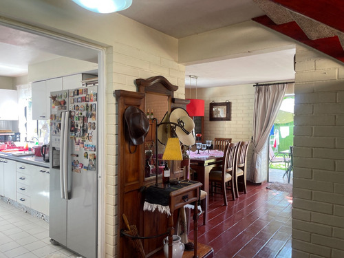 Preciosa Casa, En Excelente Sector Próxima Al Jumbo