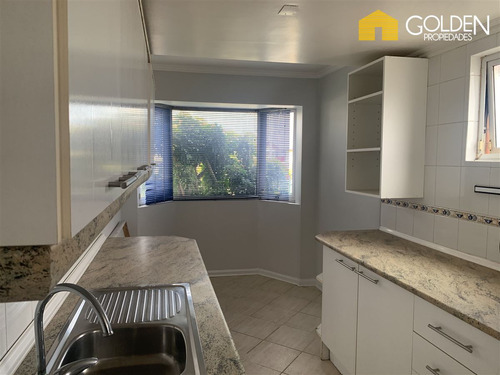 Casa En Venta De 7 Dorm. En Concón