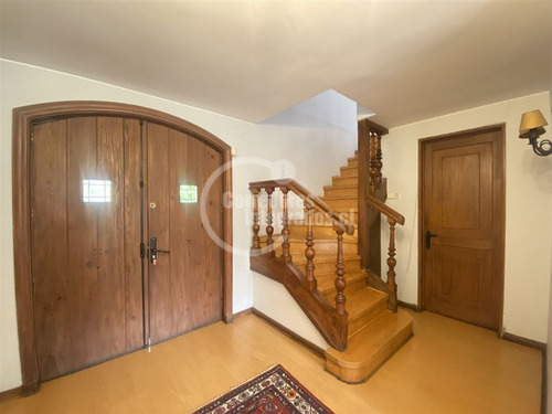 Casa En Venta De 7 Dorm. En Vitacura Santa María.san Benito.