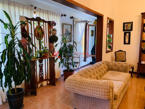 Importante Residencia A Metros Del Mar- Ref: 1435