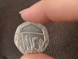 Moeda Antiga Inglesa Elisabeth Ii 2015 Em Ótimo Estado