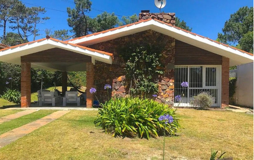 Casa En Alquiler Por Temporada De 3 Dormitorios En Playa Mansa (ref: Bpv-8474)