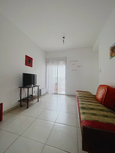 Imagen 3 de 8 de Departamento En Venta De Una Habitación En Guemes 671