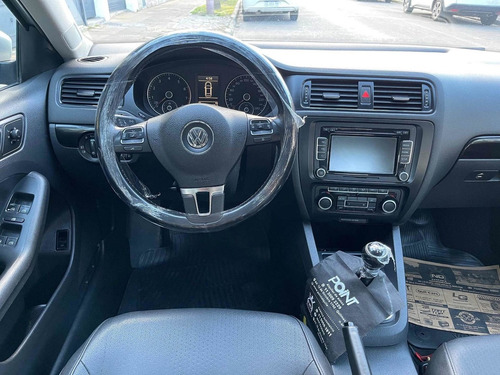 Imagen 5 de 8 de Volkswagen Vento 2011 2.5 Luxury 170cv