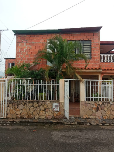 Venta De Amplia Casa En La Esmeralda 08-12