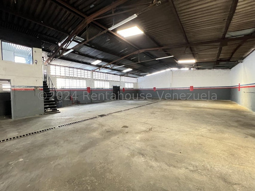 Vendo  Amplio  Galpón Con Excelente Ubicación A Pie De Calle En La Zona Industrial Y Comercial De Boleita Sur !!!! ¡no Dejes Pasar Esta Oportunidad E Invierte En El Crecimiento De Tu Negocio ...!!!!!!