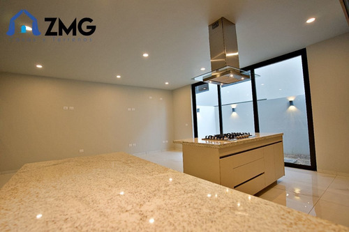 Imagen 15 de 28 de Casa De Lujo En Punto Sur Este #56, Con Roof Garden, Recorri