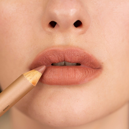 Imagen 2 de 5 de Lápiz Labial Mate Regina