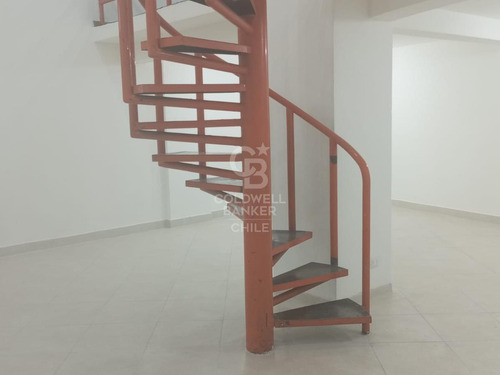 Amplio Local Comercial Metro Los Leones