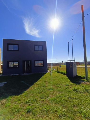 Casa En Venta - 3 Dormitorios 2 Baños - 380mts2 - San Vicente