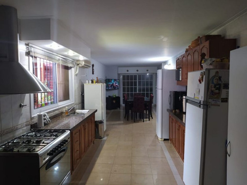 Imagen 8 de 22 de Venta De Casa De 3 Dormitorios En Los Hornos, La P