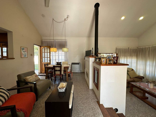 Casa En Venta En Arguello Una Planta