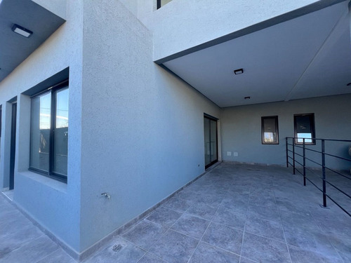 Venta Duplex 2 Amb Con Terraza Y Cochera. Financia