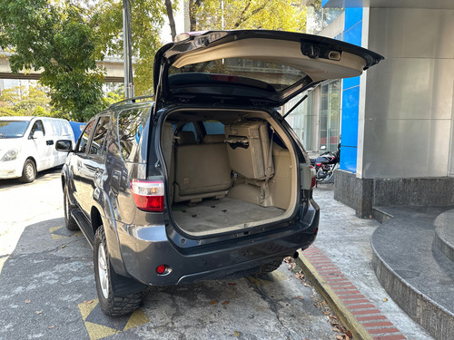 Toyota Fortuner 2010