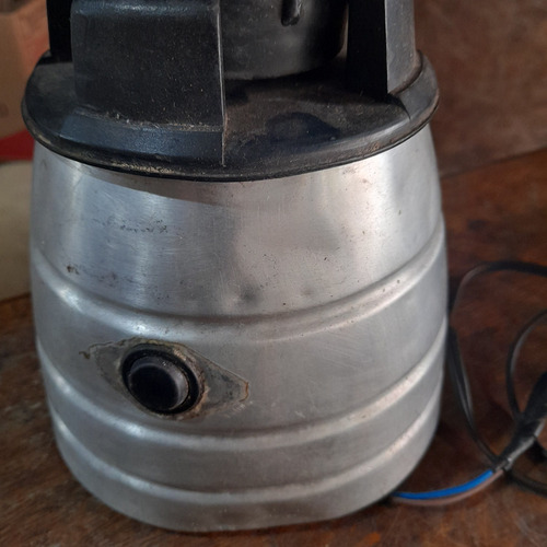 Imagem 2 de 7 de Liquidificador Antigo Alumínio Decorativo Não Funciona.