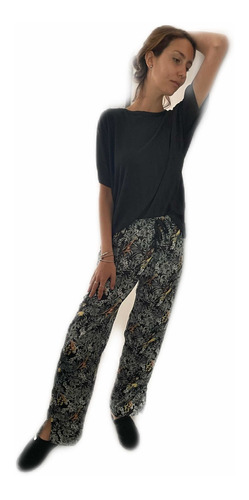 Imagen 1 de 4 de Conjunto Pijama Joelle Negro Saten Estampado Elegante Jelue 