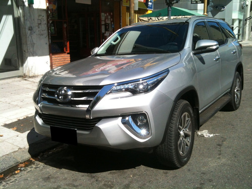Toyota Sw4 Srx Automatica Cuero 7 Pasajeros 2020 Gris Plata