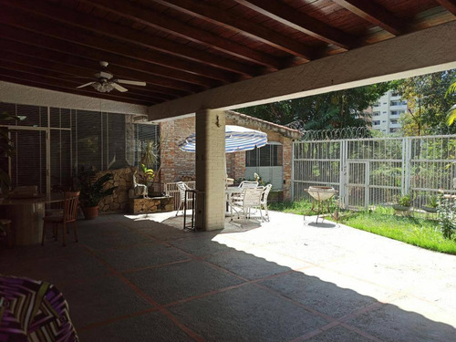 Imagen 1 de 10 de Desire Martinez Vende Casa En El Parral Calle Privada